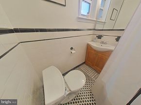 330 S 4TH Street, Philadelphia PA 19106