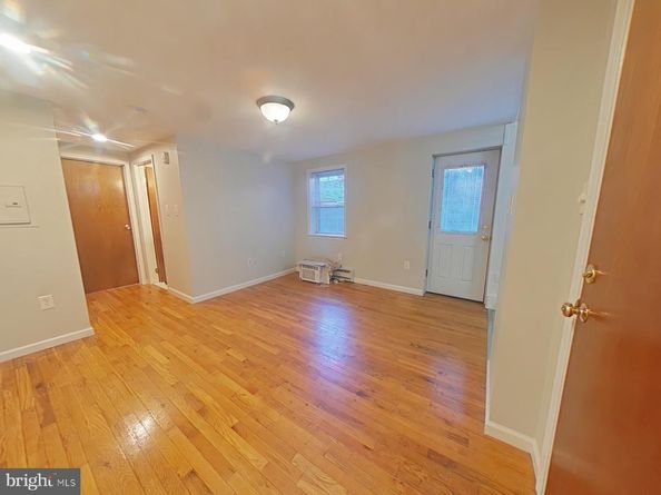 330 S 4TH Street, Philadelphia PA 19106