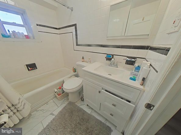 330 S 4TH Street, Philadelphia PA 19106