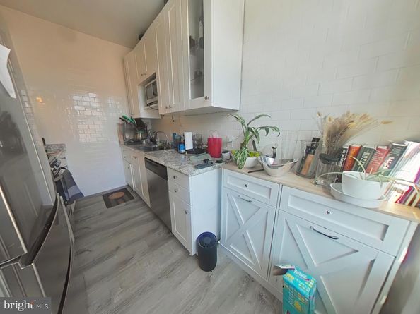 330 S 4TH Street, Philadelphia PA 19106