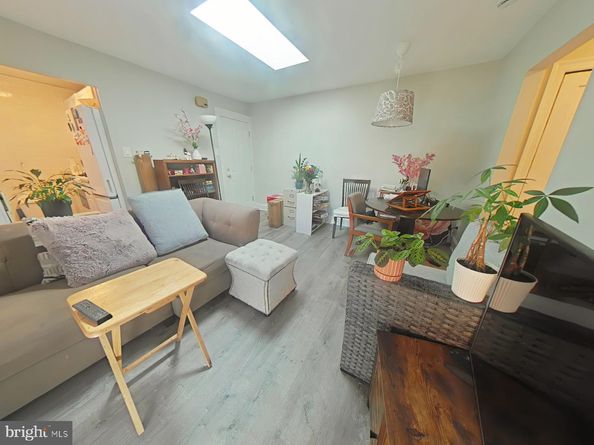 330 S 4TH Street, Philadelphia PA 19106