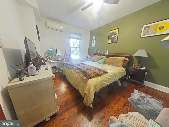 330 S 4TH Street, Philadelphia PA 19106
