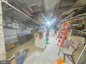 330 S 4TH Street, Philadelphia PA 19106