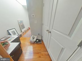 330 S 4TH Street, Philadelphia PA 19106