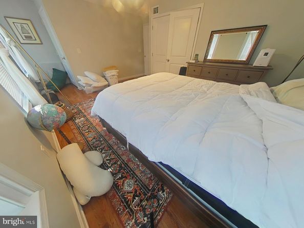 330 S 4TH Street, Philadelphia PA 19106