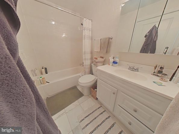 330 S 4TH Street, Philadelphia PA 19106