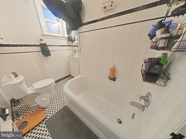 330 S 4TH Street, Philadelphia PA 19106