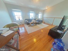 330 S 4TH Street, Philadelphia PA 19106