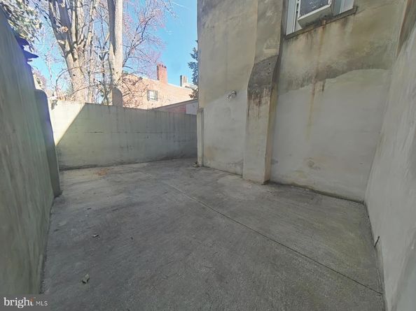 330 S 4TH Street, Philadelphia PA 19106