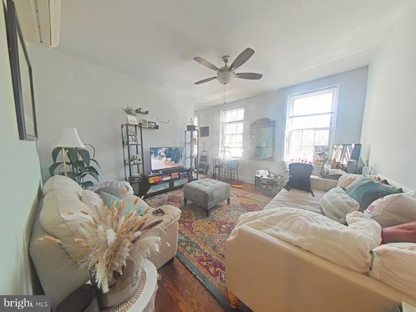330 S 4TH Street, Philadelphia PA 19106