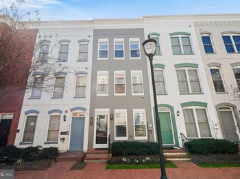 1043 5TH Street SE