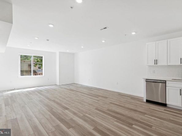 890 N 42nd Street, Philadelphia PA 19104