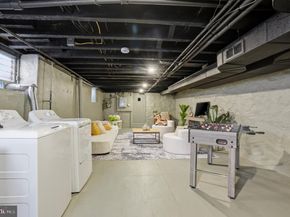 917 Oakmont Street, Philadelphia PA 19111
