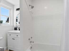 917 Oakmont Street, Philadelphia PA 19111