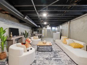917 Oakmont Street, Philadelphia PA 19111