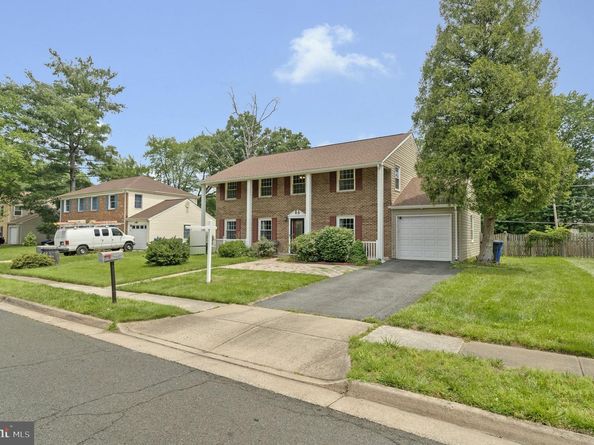 1107 Treeside Lane, Herndon VA 20170