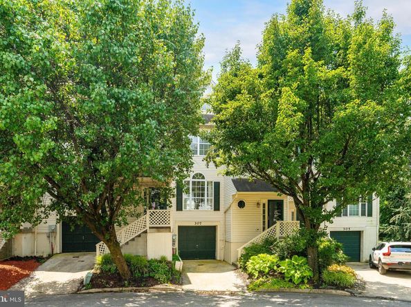 307 Thyme Lane, Philadelphia PA 19128