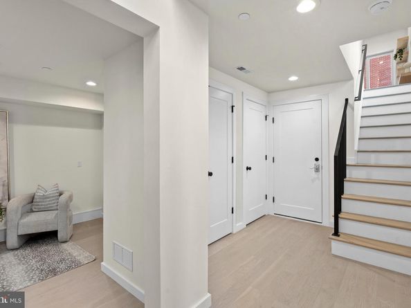 616 Brenna Walk, Philadelphia PA 19123