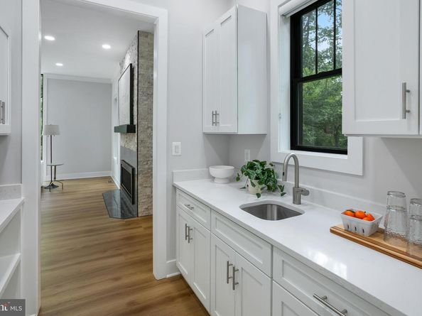 116 Fardale Street SE, Vienna VA 22180