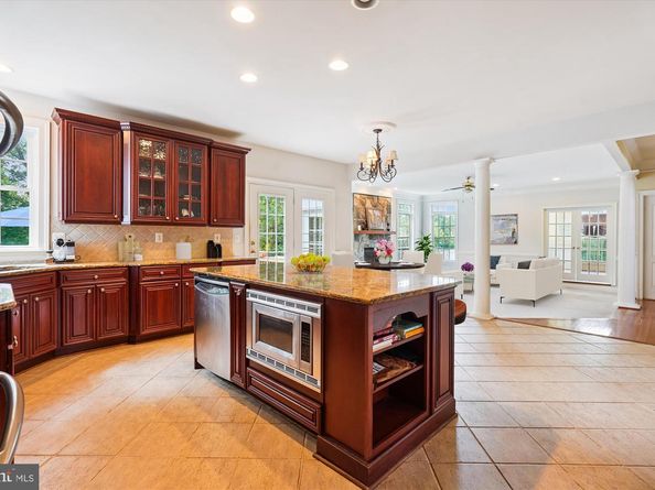 6975 Idylwood Road, Falls Church VA 22043