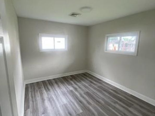 225 Oaktree Drive, Levittown PA 19055