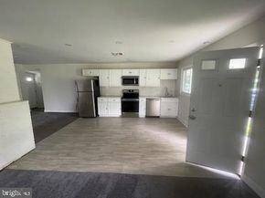 225 Oaktree Drive, Levittown PA 19055
