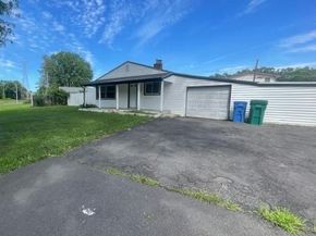 225 Oaktree Drive, Levittown PA 19055