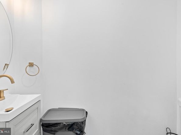 715 N 4TH Street, Philadelphia PA 19123