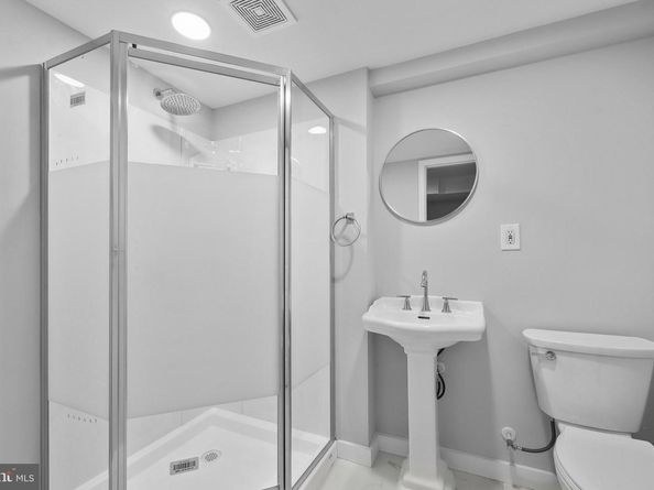 6057 Brook Drive, Falls Church VA 22044
