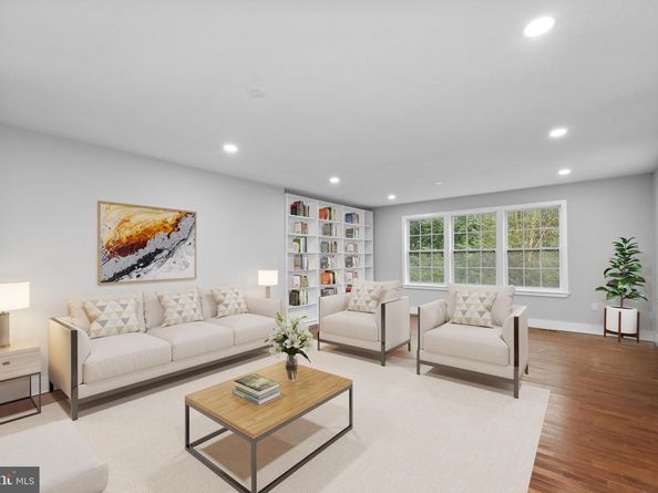 6057 Brook Drive, Falls Church VA 22044