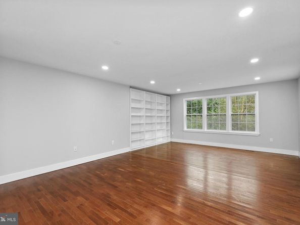 6057 Brook Drive, Falls Church VA 22044