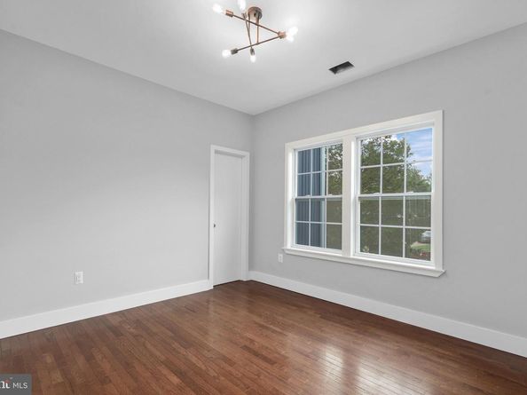 6057 Brook Drive, Falls Church VA 22044