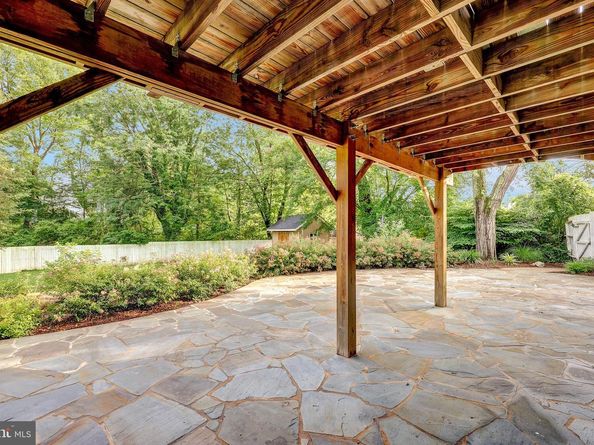 6057 Brook Drive, Falls Church VA 22044