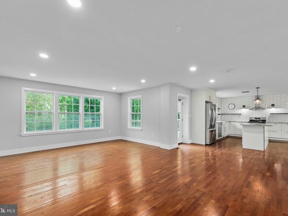 6057 Brook Drive, Falls Church VA 22044