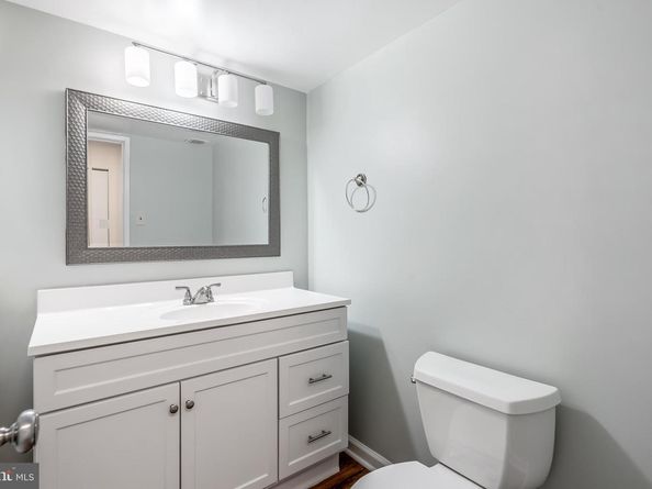 203 Yoakum Parkway 1725, Alexandria VA 22304