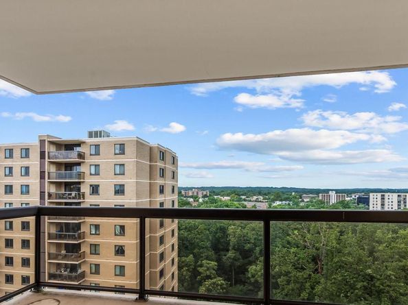 203 Yoakum Parkway 1725, Alexandria VA 22304