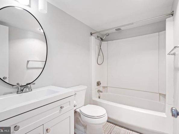 203 Yoakum Parkway 1725, Alexandria VA 22304