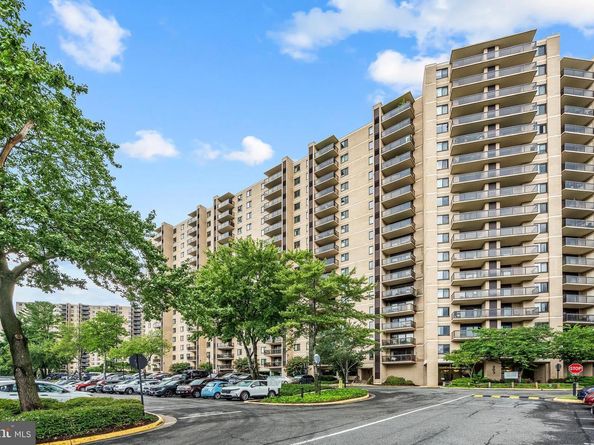 203 Yoakum Parkway 1725, Alexandria VA 22304