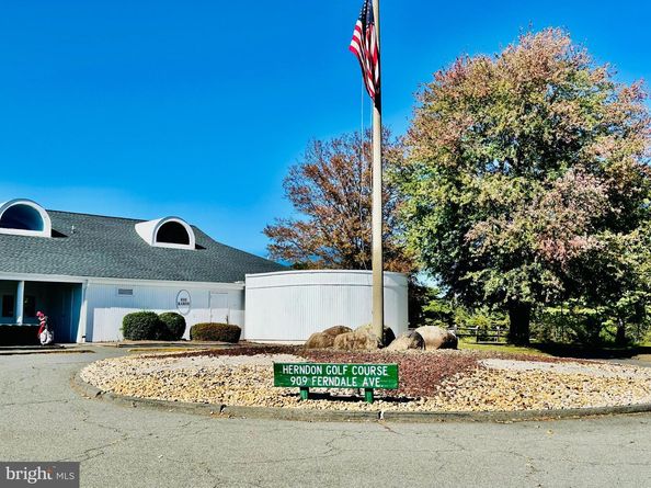 1018 Knight Lane, Herndon VA 20170