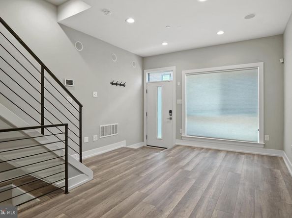 725 Emily Street, Philadelphia PA 19148