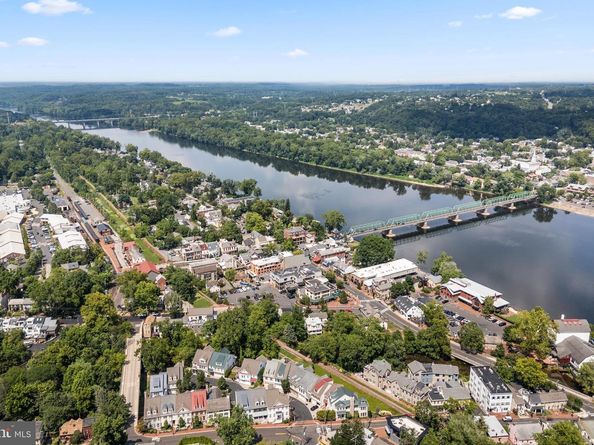 2 Runnemede, New Hope PA 18938
