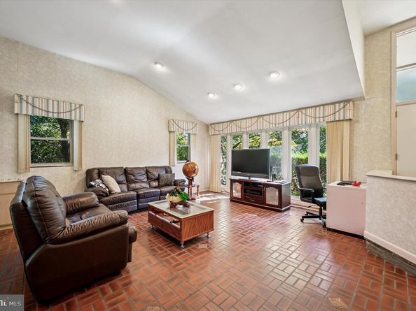 1200 Gainsboro Road, Bala Cynwyd PA 19004