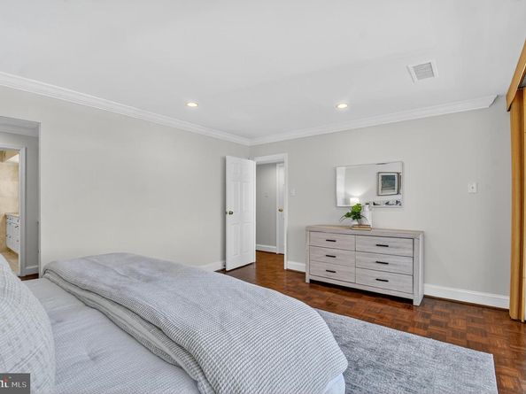 4924 Sentinel Drive 2406, Bethesda MD 20816