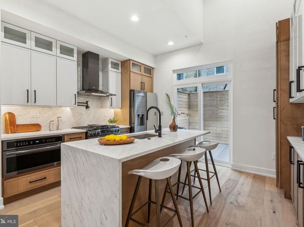1102 N Bodine Street, Philadelphia PA 19123