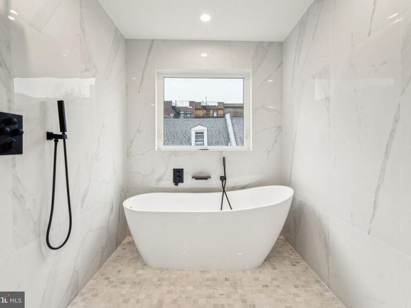 1102 N Bodine Street, Philadelphia PA 19123