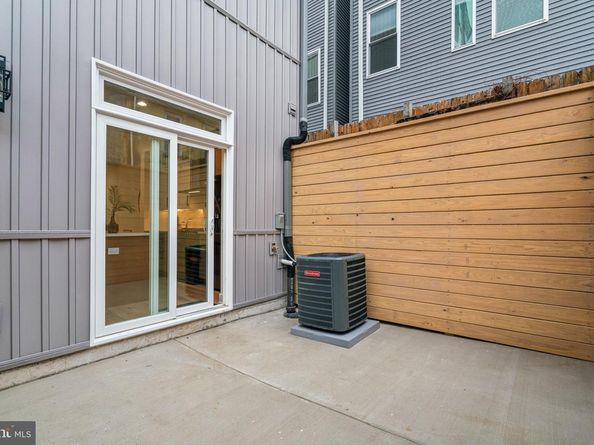 1102 N Bodine Street, Philadelphia PA 19123