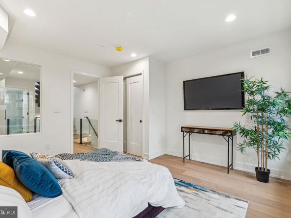 1102 N Bodine Street, Philadelphia PA 19123