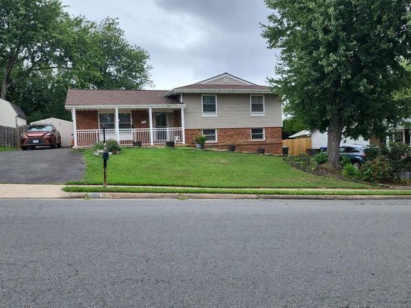 1307 E Holly Avenue E, Sterling VA 20164