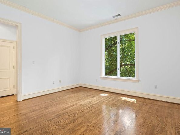 2944 University Terrace NW, Washington DC 20016