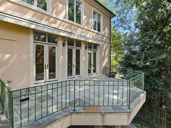 2944 University Terrace NW, Washington DC 20016